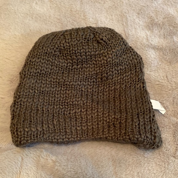 Roxy Rally Time reversible striped beanie, charcoal and white stripe, NWT - Picture 5 of 12